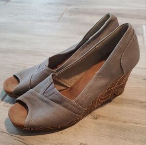 TOMS Chambray Blue Wedge Peep Toe Espadrilles Shoes 10 Vacation Wedding Summer